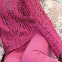Jersey de trenza y calado en ciclamen